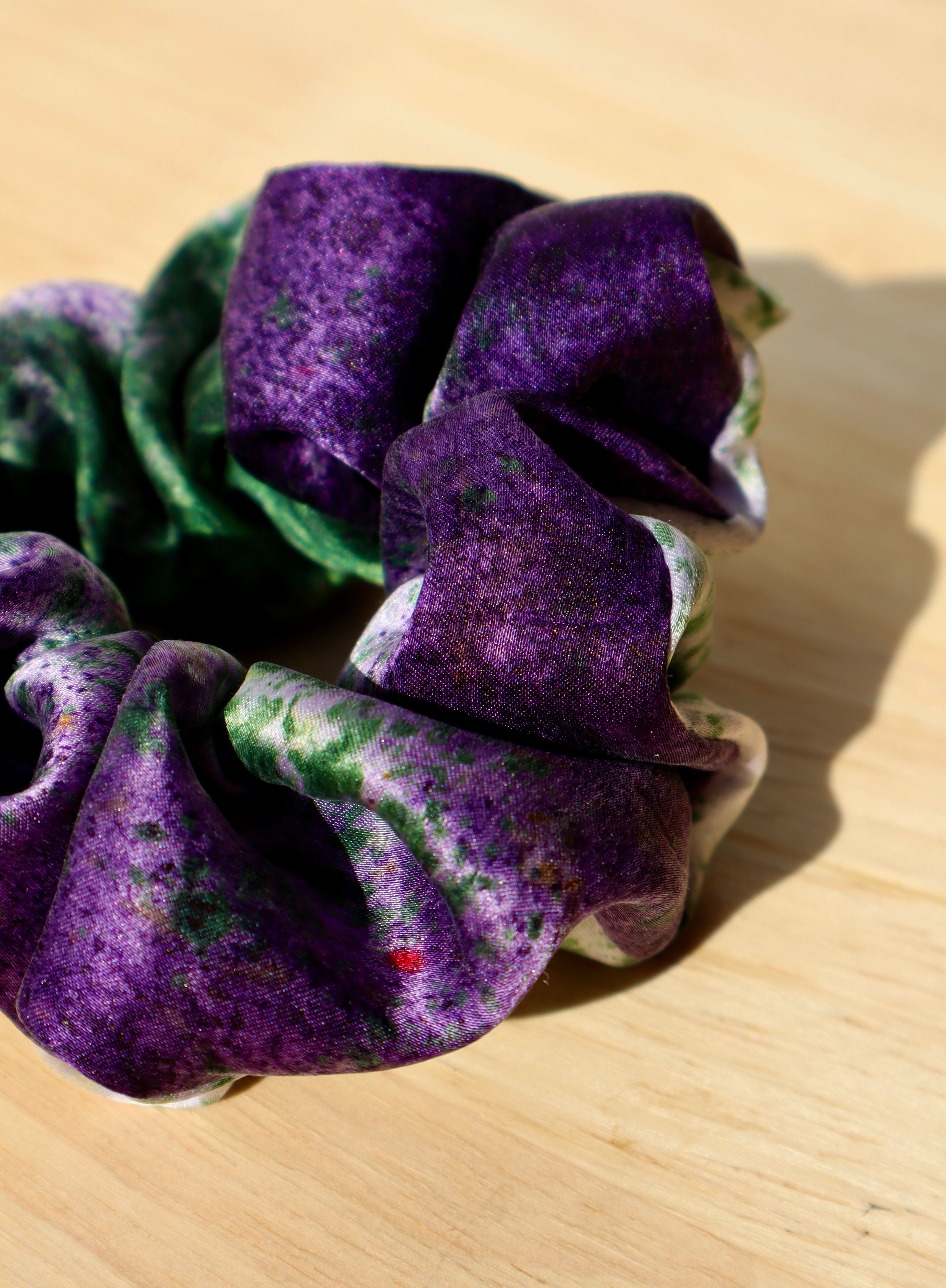 Anemone Classic Silk Scrunchie
